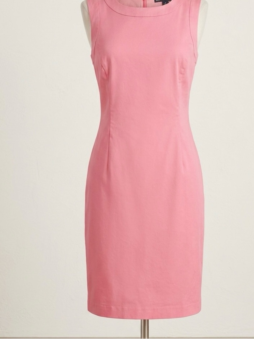 Classic Sleeveless Sheath Dress in Pink